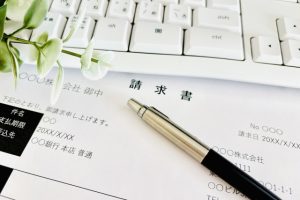 インボイス制度　月の途中でインボイス発行事業者になった 請求書